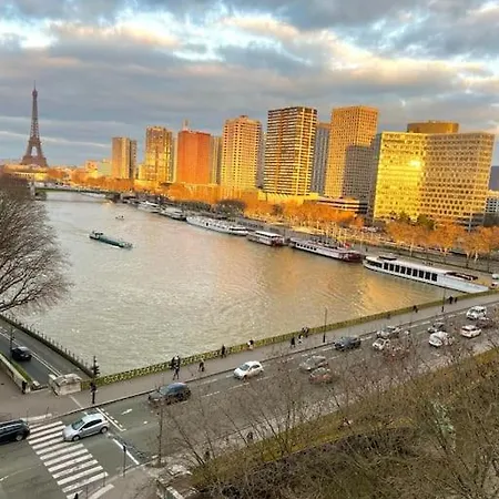 2 Bedroom Flat With Eiffel & River Seine Views Appartement