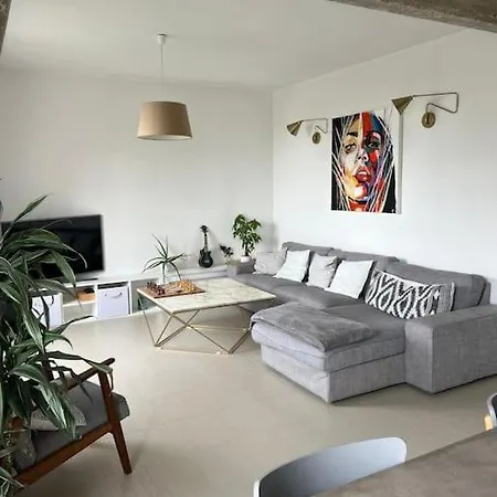 2 Bedroom Flat With Eiffel & River Seine Views * Paris