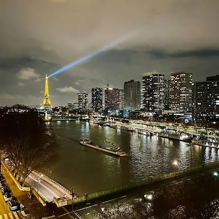 2 Bedroom Flat With Eiffel & River Seine Views *