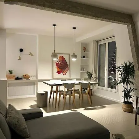 2 Bedroom Flat With Eiffel & River Seine Views Paris